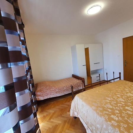 Apartments Luciana & Helena Пула Екстериор снимка