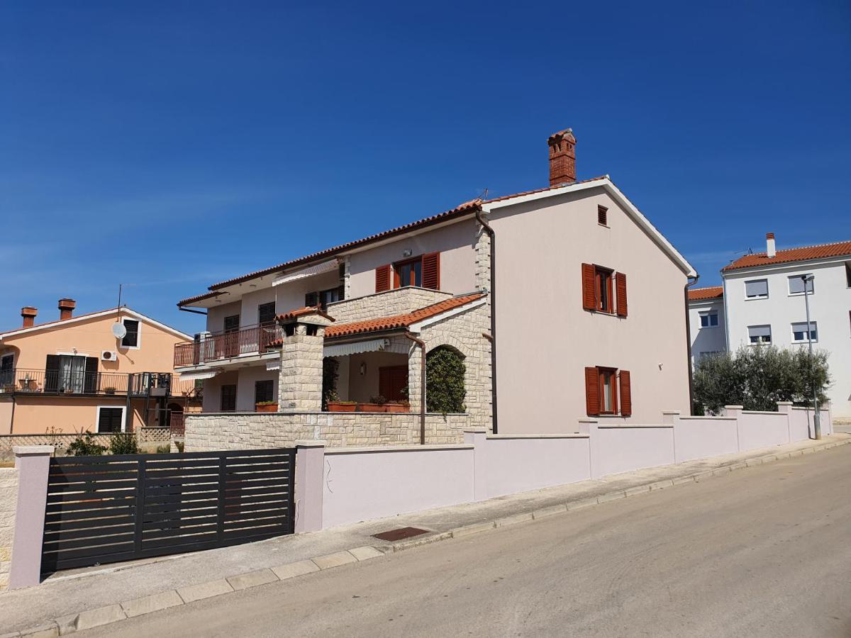 Apartments Luciana & Helena Пула Екстериор снимка