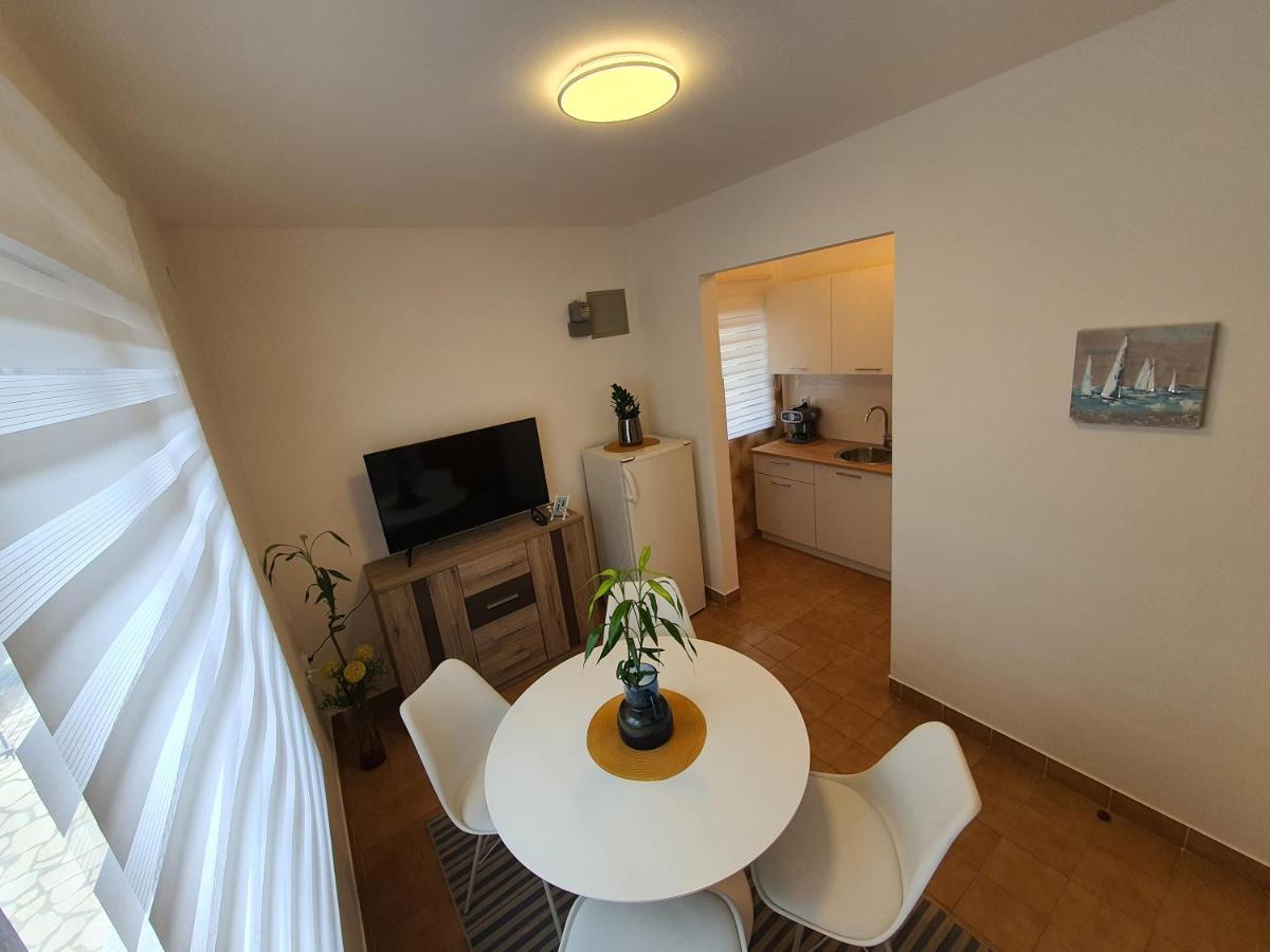 Apartments Luciana & Helena Пула Екстериор снимка