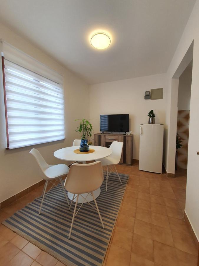 Apartments Luciana & Helena Пула Екстериор снимка
