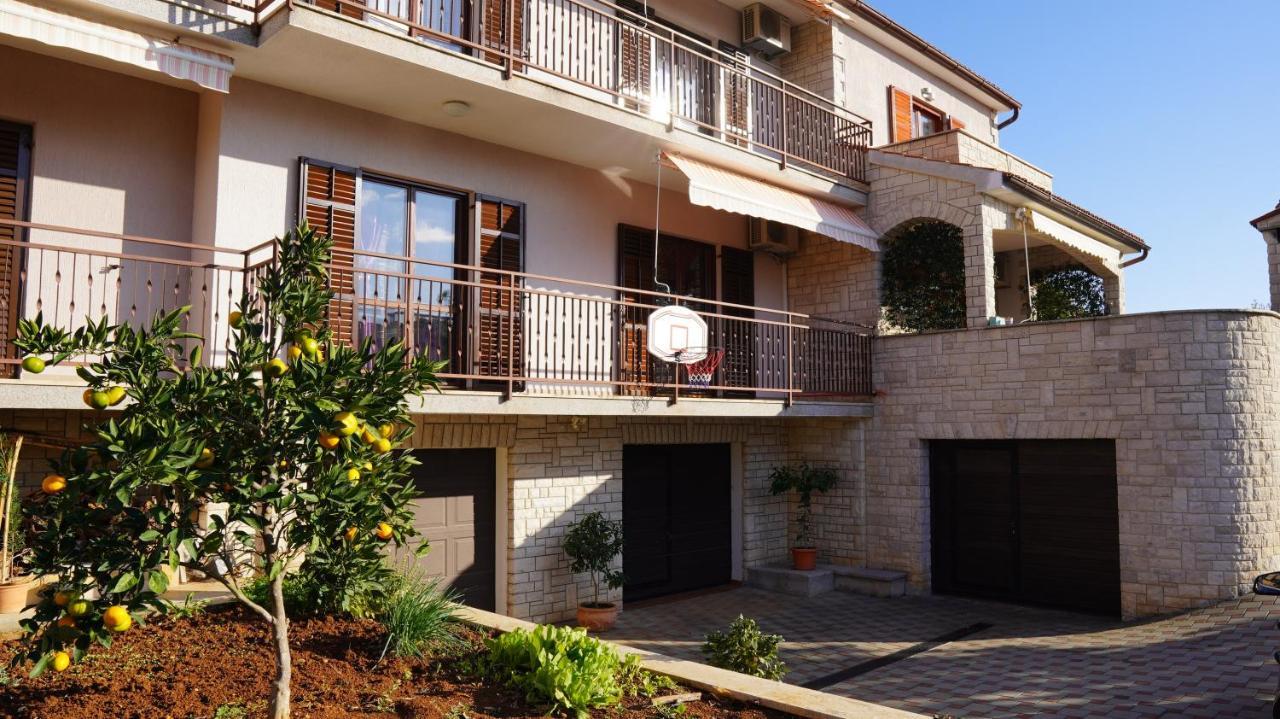 Apartments Luciana & Helena Пула Екстериор снимка