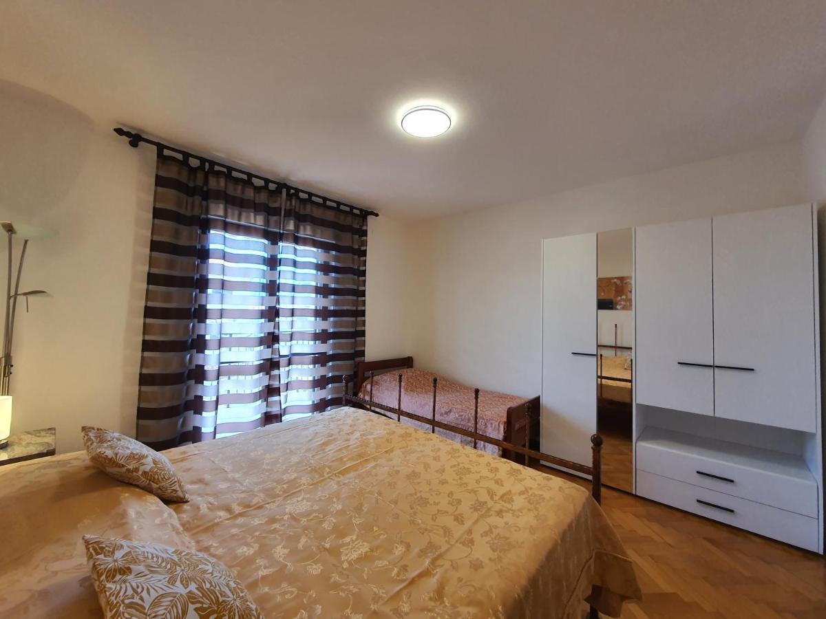 Apartments Luciana & Helena Пула Екстериор снимка